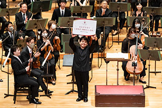 Visitors to Suntory Hall hit 20 million since its opening.
