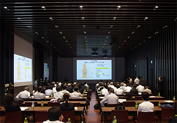 Research Institute Annual Meeting (Saji Keizo Memorial Hall, Osaka University Nakanoshima Center)