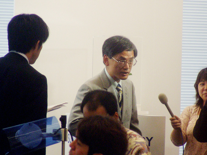 On-the-spot interview by surrounding reporters, in which I said “They are purple"