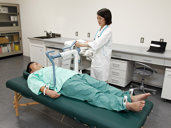 Measuring body fat on 200 subjects via CT scan