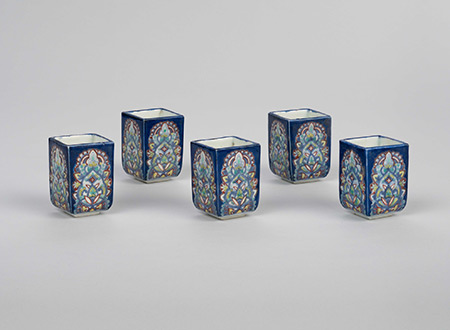 色絵唐花文猪口