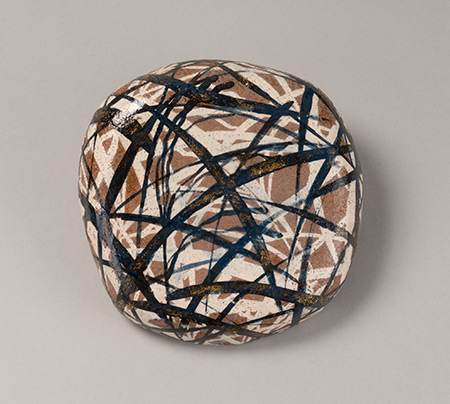 白泥染付金彩薄文蓋物